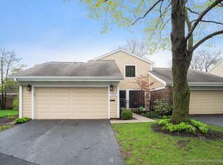 1562 Woodhaven St, Wheaton, IL 60189