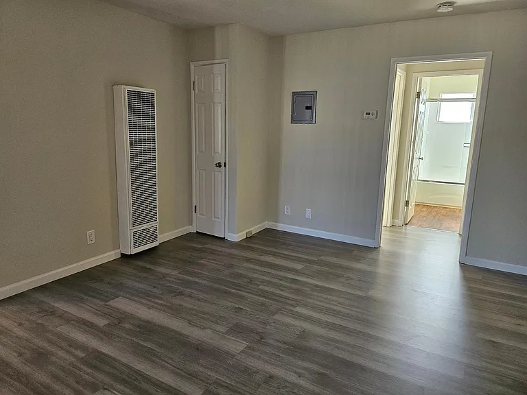 565 Geneva Ave — Photo 6