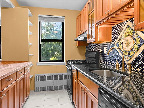 5th image of 142 Garth Road #3T