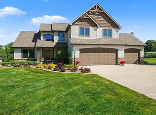 30081 Quail Pointe Dr, Granger, IN 46530