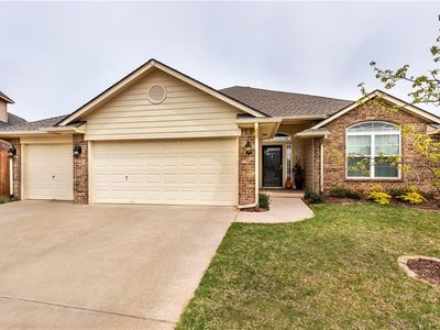 2113 SE 9th St, Moore, OK, 73160