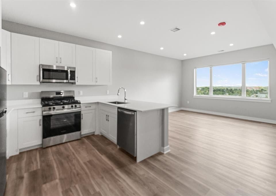 1st image of 475 Communipaw Ave #503