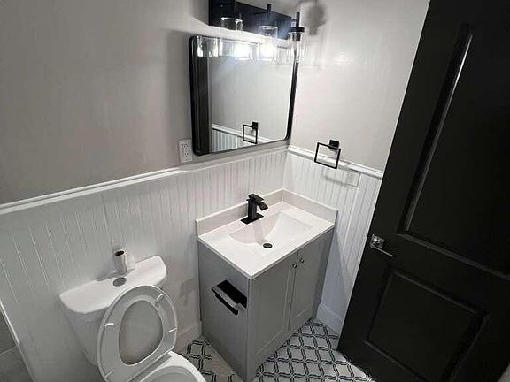 3rd image of 932 31st St #0