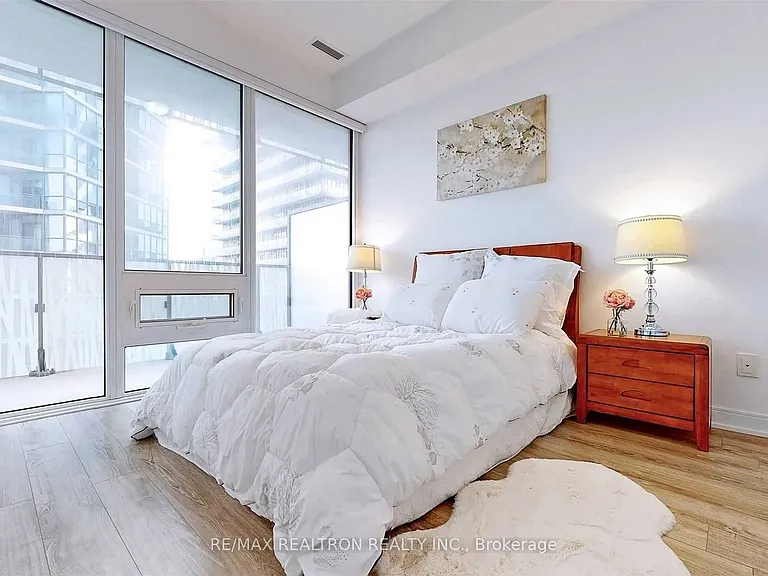 42 Charles St E #3902 — Photo 7