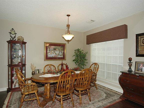 4th image of 1922 Tipperary Dr