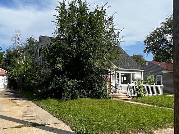 3rd image of 2107 Pierce Ave