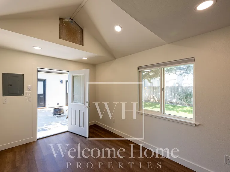 411 SE 8th St — Photo 20