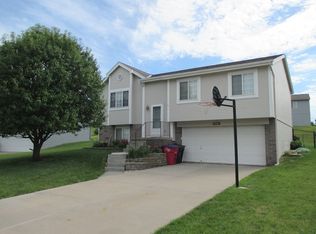 1135 Rawhide Rd, Papillion, NE 68046