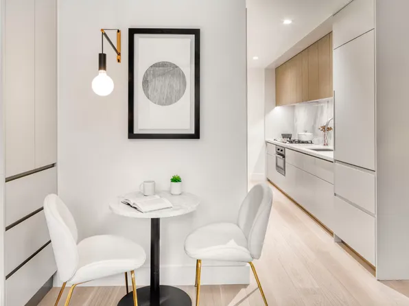 208 Delancey St #4H, New York, NY 10002