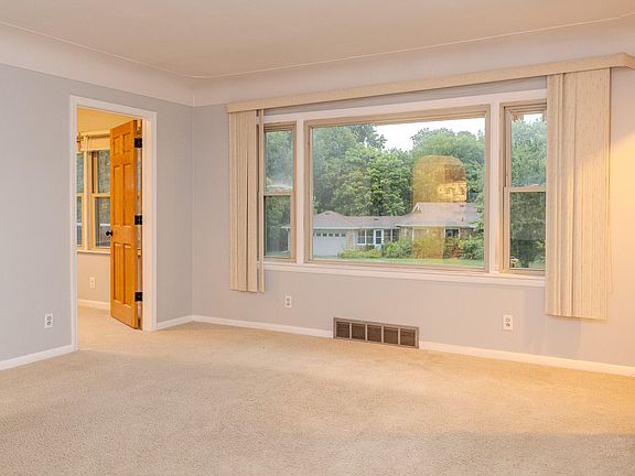 4th image of 2034 Birch Dr NW