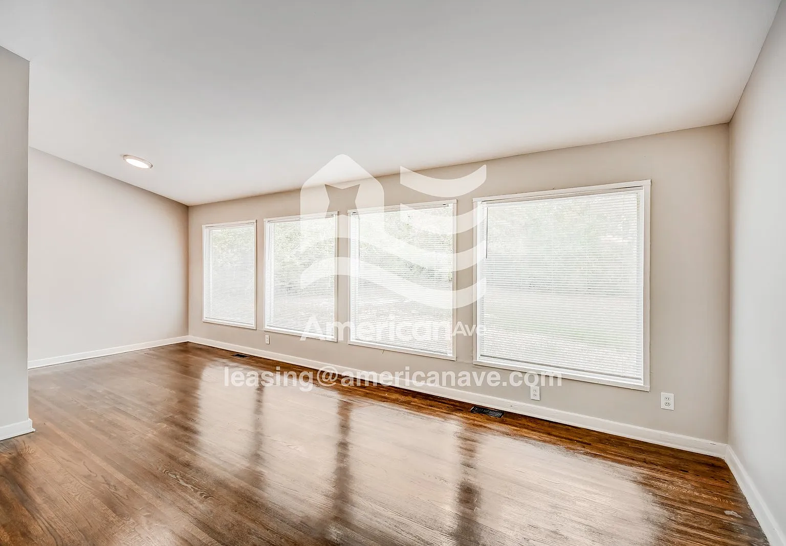 3 bed, 1.0 bath, 1035 sqft, $1,161 — Photo 3