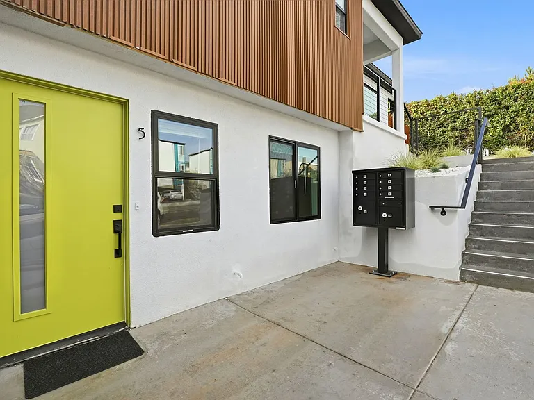 2735 Broadway #5 — Photo 14