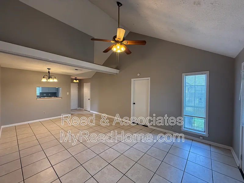 2 bed, 1.0 bath, 957 sqft, $1,195 — Photo 4