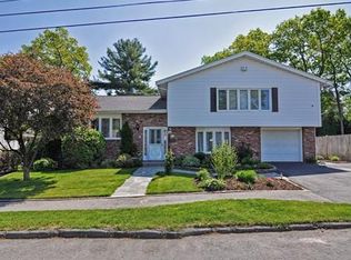 14 Ravenwood Rd, Peabody, MA 01960