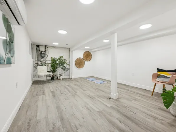 299 Claremont Avenue image 24 of 44