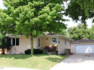 808 10th St NW, Waseca, MN 56093