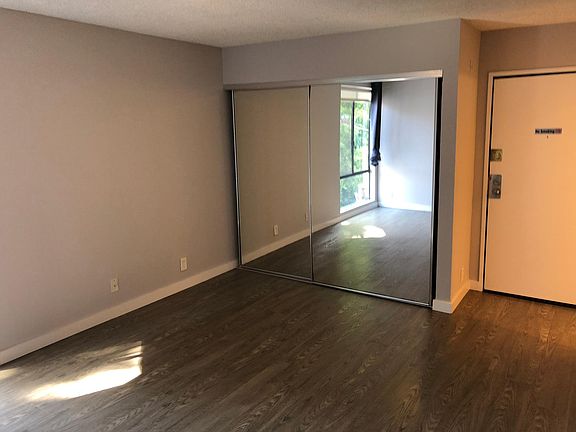 3rd image of 7044 Hawthorn Ave APT 309