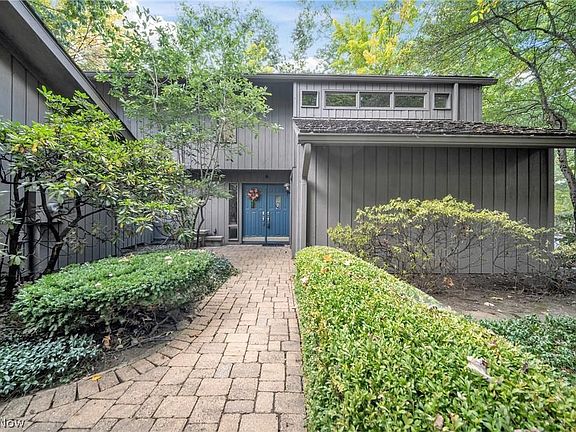 2nd image of 840-42 Windward Dr