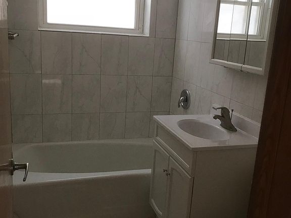 3rd image of 5742 W Lawrence Ave #G