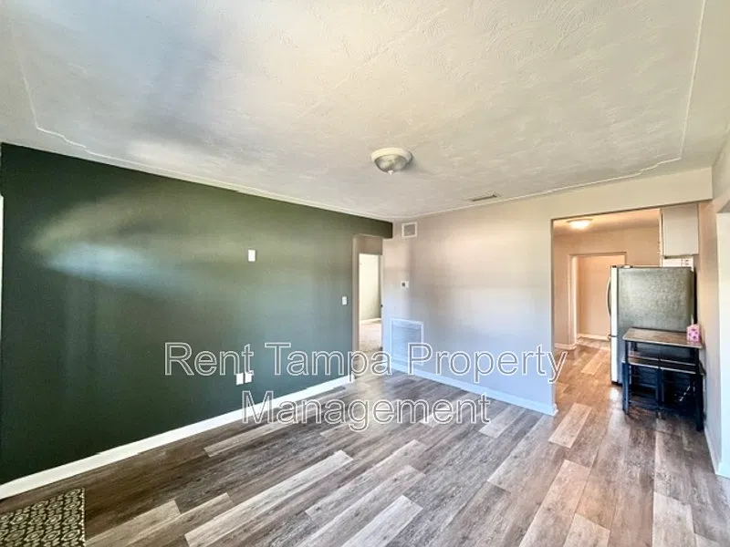4 bed, 1.0 bath, 1227 sqft, $3,530 — Photo 4