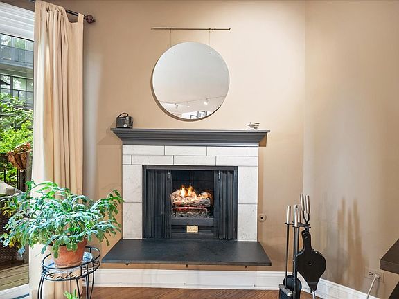 5th image of 1626 Central St #A