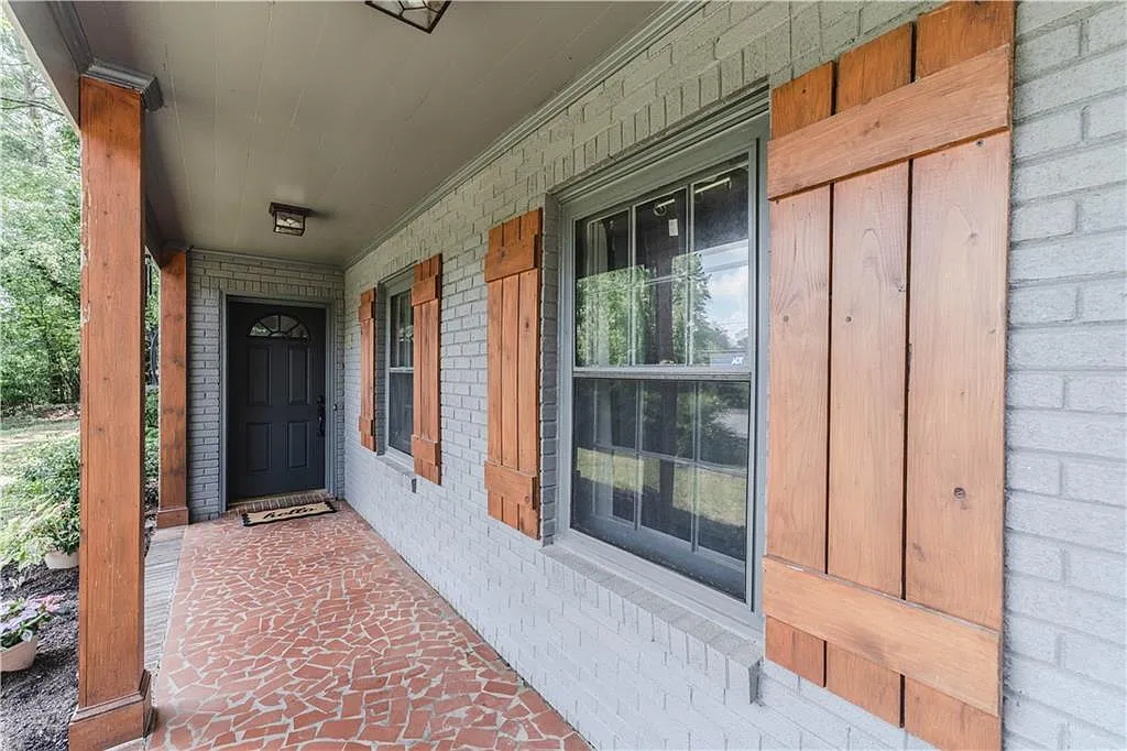5 bed, 3.0 bath, 2109 sqft, $2,100 — Photo 3
