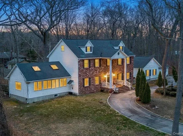 48 Private Road, Calverton, NY 11933