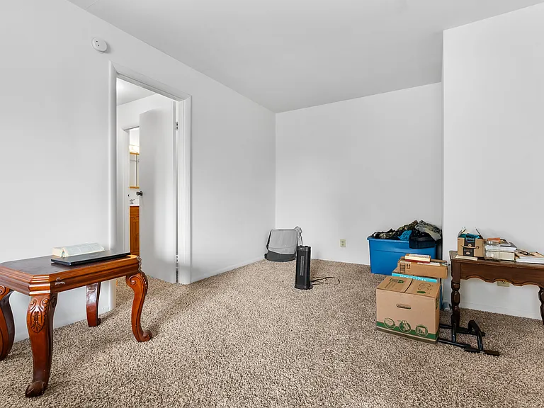 900 W Jefferson Blvd #J — Photo 5