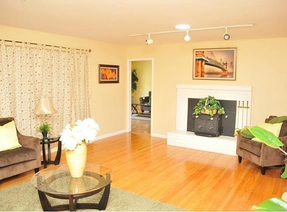 4th image of 148 Cromart Ct