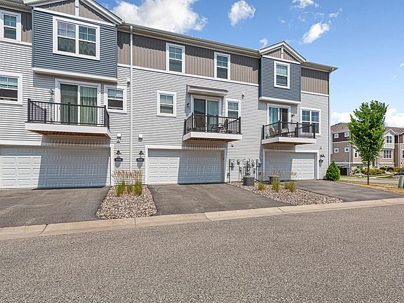5th image of 860 Roselyn Dr