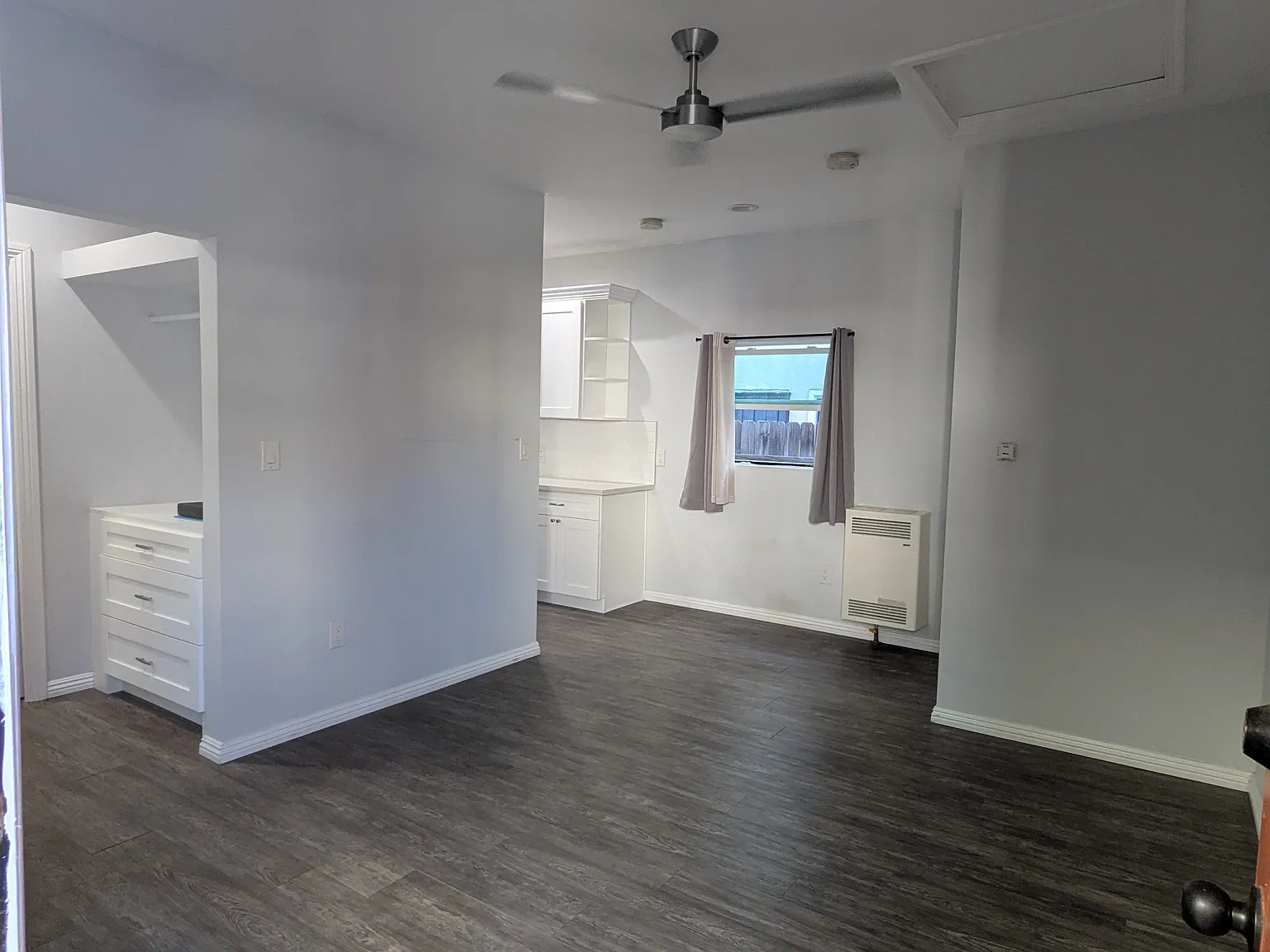 Studio, 400 sqft, $1,825 — Photo 2