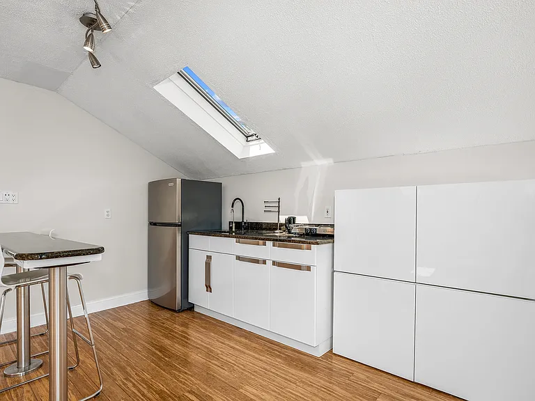 201 Edgewater Dr #B — Photo 12