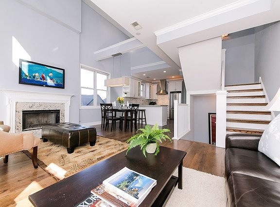2nd image of 1326 W School St #3
