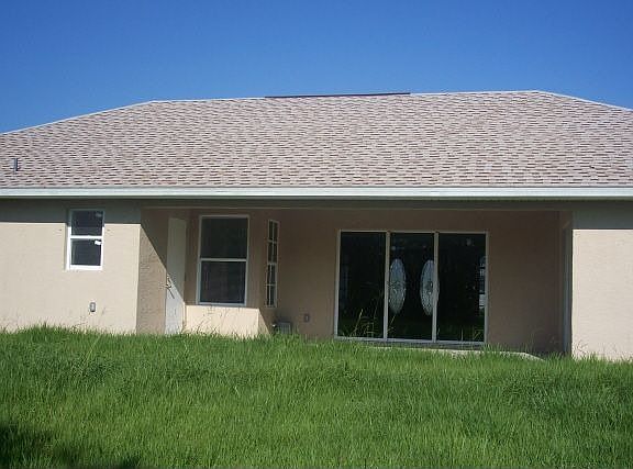Oversized lania, pool bath and room for a pool!
