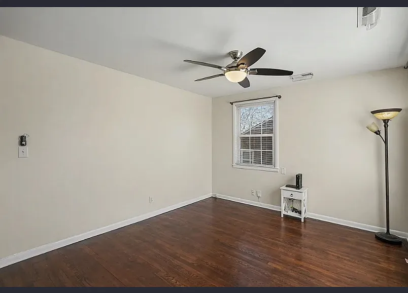 3 bed, 926 sqft, $1,900 — Photo 2