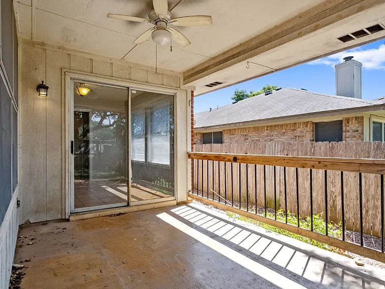 1514 Royce Ln — Photo 22