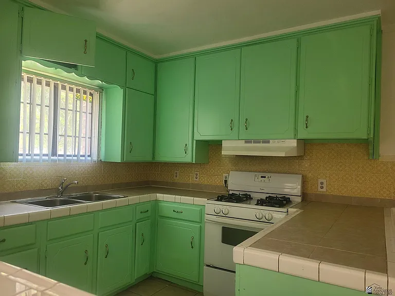 600 W 20th Pl — Photo 8
