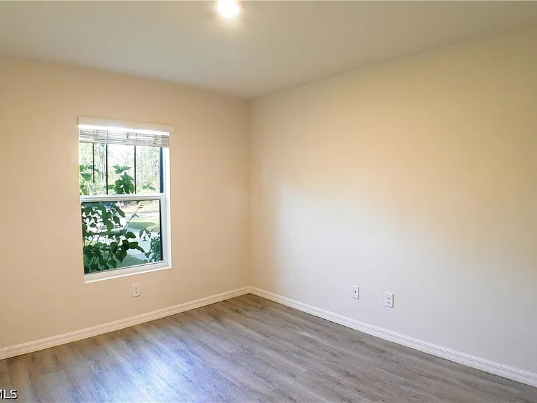 225 Rogers St — Photo 8