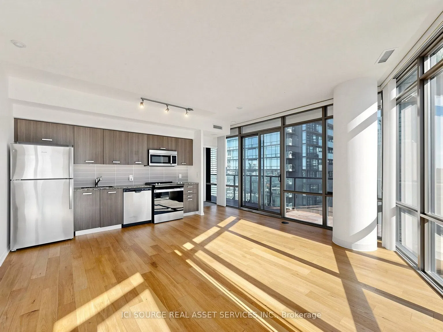 2 bed, $3,100 — Photo 2