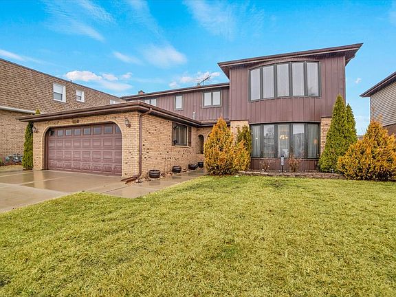 3rd image of 1102 E Ardyce Ln