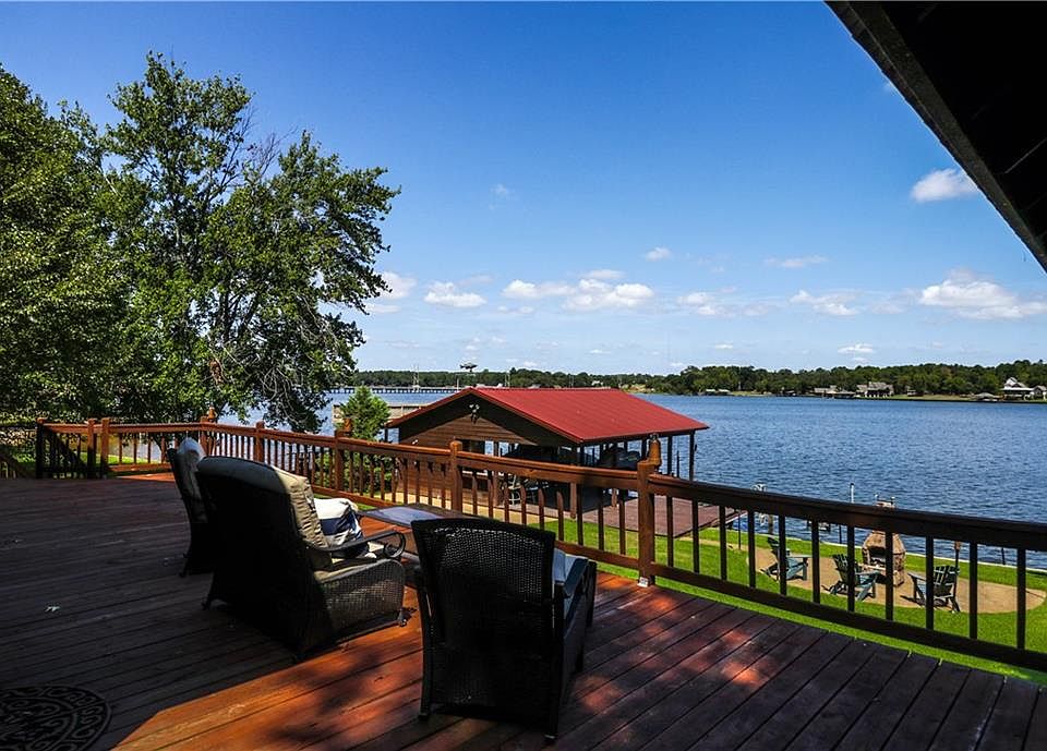 1st image of 109 Club Lake Ln