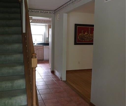 3rd image of 305 Willow Green Dr