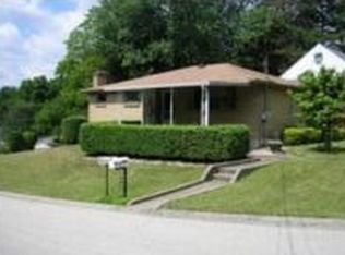 100 Rosalyn Dr, Jeannette, PA 15644