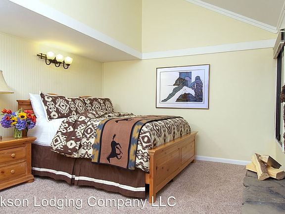 3rd image of 470 E Sagebrush Dr