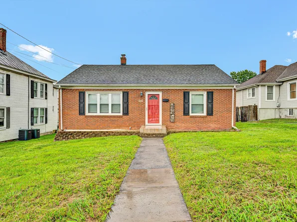 130 W Augusta Ave, Vinton, VA 24179