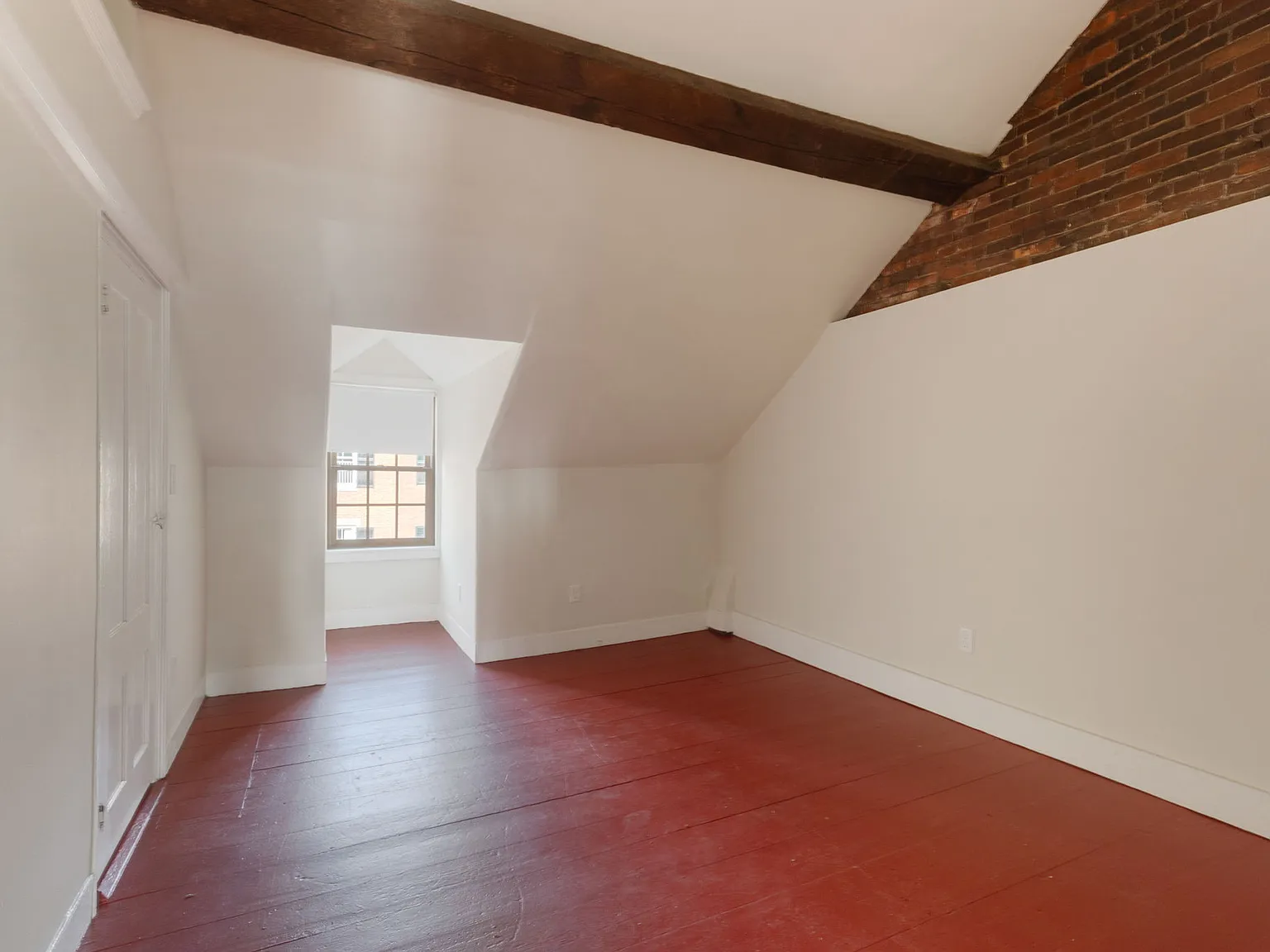 2 bed, 900 sqft, $4,500 — Photo 3