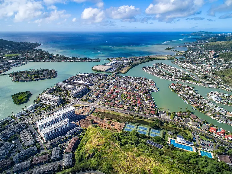 HALE MANU — Photo 8