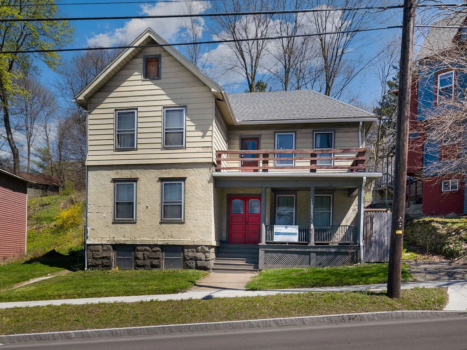 612-613 E State St — Photo 1