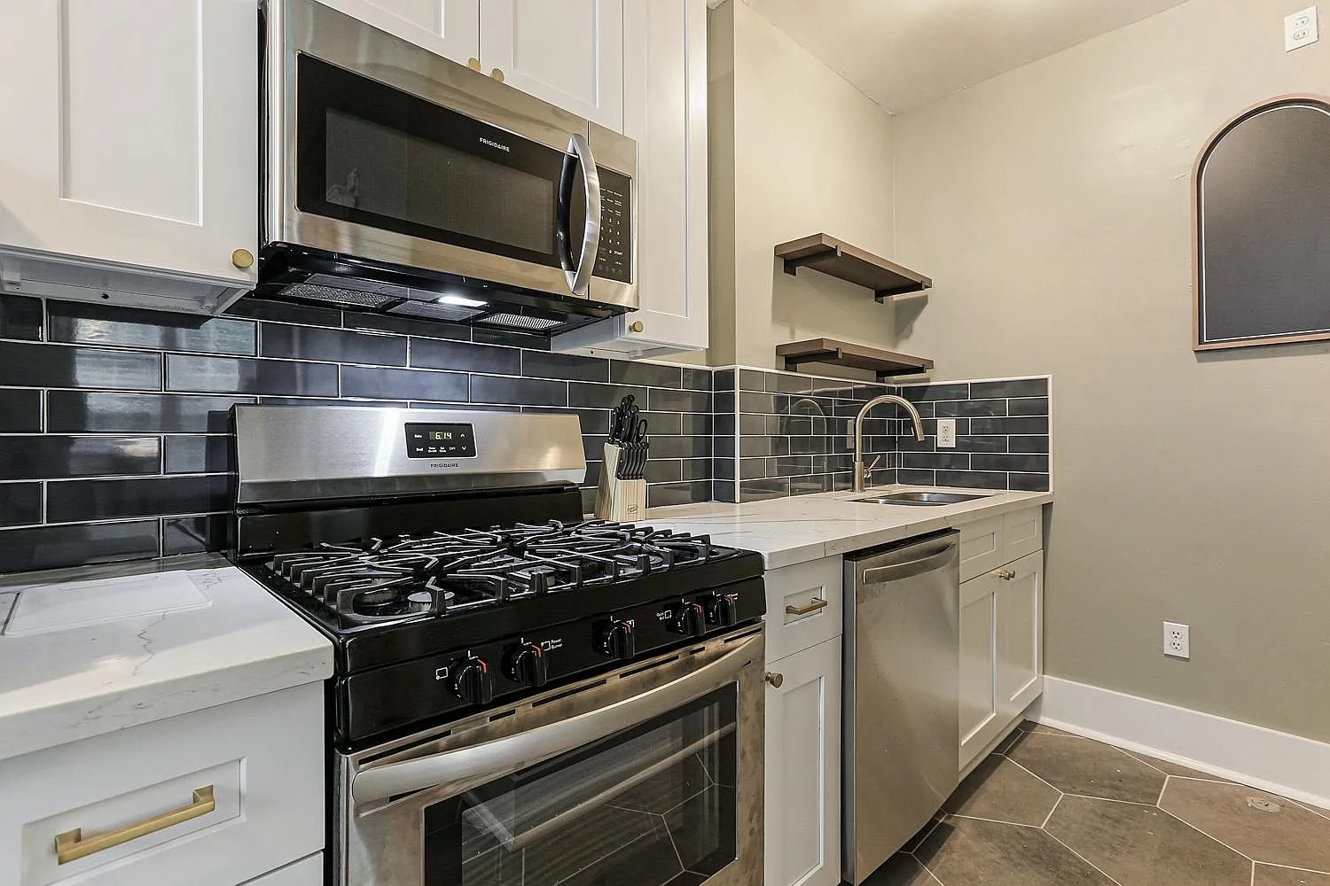 1 bed, 500 sqft, $1,600 — Photo 3