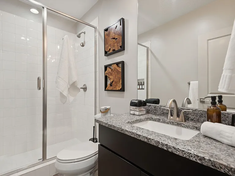 King En Suite Bathroom